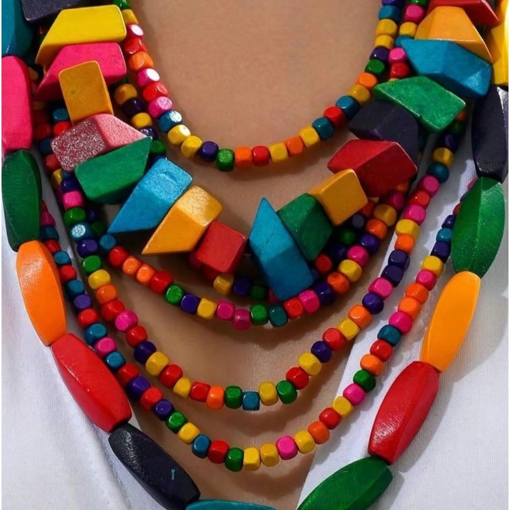 Women’s wooden multicolor beaded necklace NWOT